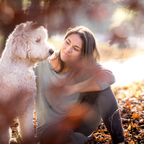 Bild Martina mit Hund (90 Minuten Coaching - Der Weg zu deinem glücklichen Hund geht über dich)
