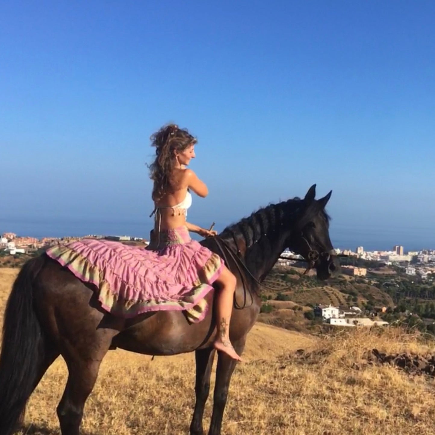Bild von JAna und ihrer Stute (Coaching - verbinde dich energetisch mit deinem Pferd)