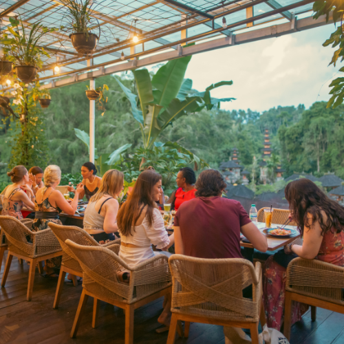 Abendessen Yoga Retreat auf Bali - fülle dein Herz mit Glück und Freude